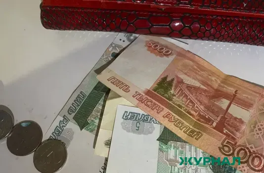 В Саратове у пенсионера нашли поддельную 5-тысячную купюру в банке